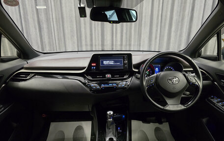 Toyota C-HR I рестайлинг, 2017 год, 2 100 000 рублей, 12 фотография