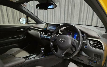 Toyota C-HR I рестайлинг, 2017 год, 2 100 000 рублей, 11 фотография