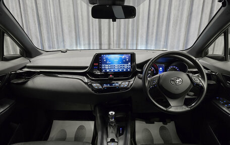 Toyota C-HR I рестайлинг, 2018 год, 1 999 000 рублей, 13 фотография