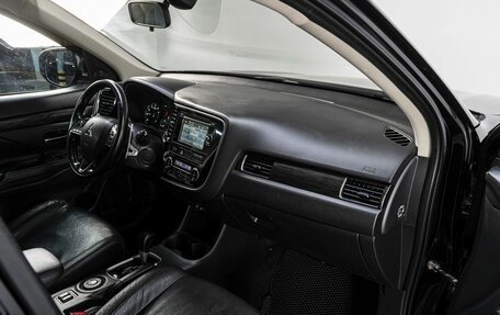 Mitsubishi Outlander III рестайлинг 3, 2015 год, 1 850 000 рублей, 16 фотография
