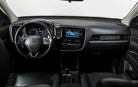 Mitsubishi Outlander III рестайлинг 3, 2015 год, 1 850 000 рублей, 18 фотография