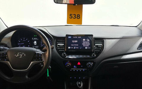 Hyundai Solaris II рестайлинг, 2021 год, 1 530 000 рублей, 10 фотография