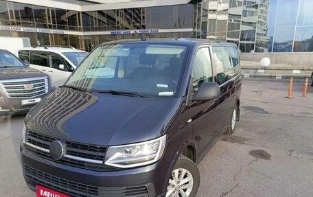 Volkswagen Multivan T6 рестайлинг, 2017 год, 3 500 000 рублей, 1 фотография