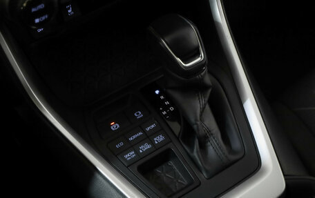 Toyota RAV4, 2020 год, 2 899 000 рублей, 18 фотография