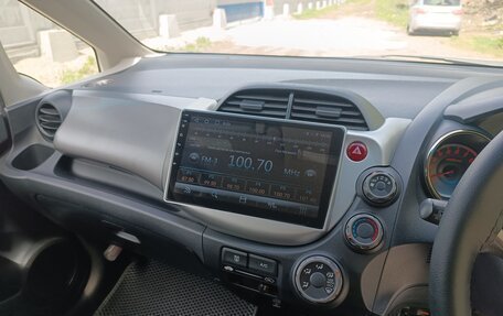 Honda Fit III, 2011 год, 900 000 рублей, 14 фотография