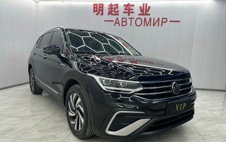Volkswagen Tiguan II, 2022 год, 2 292 000 рублей, 2 фотография