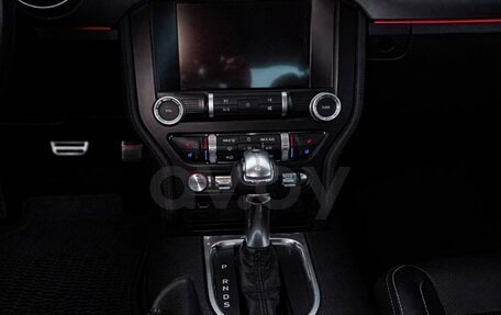 Ford Mustang VI рестайлинг, 2020 год, 2 700 000 рублей, 17 фотография