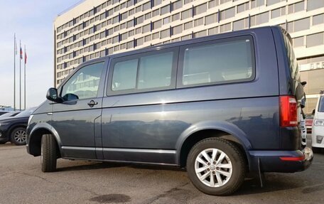 Volkswagen Multivan T6 рестайлинг, 2017 год, 3 500 000 рублей, 6 фотография