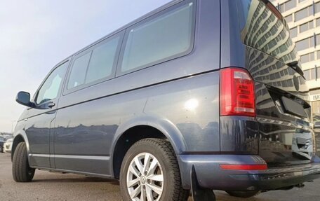 Volkswagen Multivan T6 рестайлинг, 2017 год, 3 500 000 рублей, 7 фотография