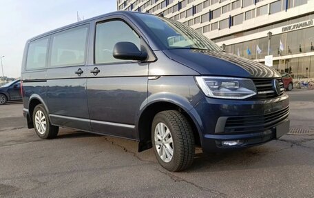 Volkswagen Multivan T6 рестайлинг, 2017 год, 3 500 000 рублей, 5 фотография