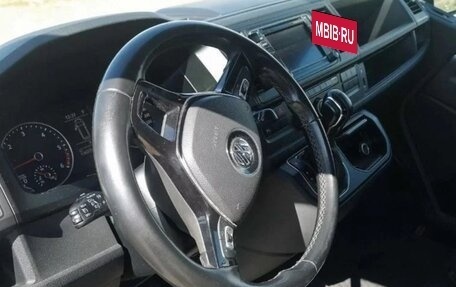 Volkswagen Multivan T6 рестайлинг, 2017 год, 3 500 000 рублей, 11 фотография