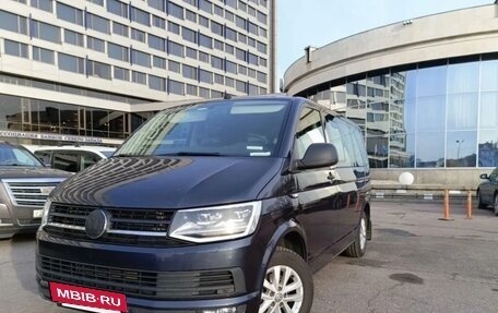 Volkswagen Multivan T6 рестайлинг, 2017 год, 3 500 000 рублей, 2 фотография