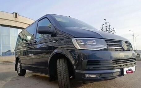 Volkswagen Multivan T6 рестайлинг, 2017 год, 3 500 000 рублей, 23 фотография