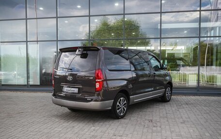 Hyundai Grand Starex Grand Starex I рестайлинг 2, 2020 год, 4 000 000 рублей, 2 фотография
