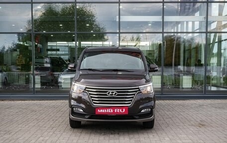Hyundai Grand Starex Grand Starex I рестайлинг 2, 2020 год, 4 000 000 рублей, 3 фотография