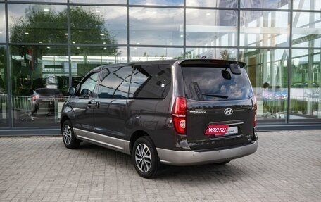 Hyundai Grand Starex Grand Starex I рестайлинг 2, 2020 год, 4 000 000 рублей, 6 фотография