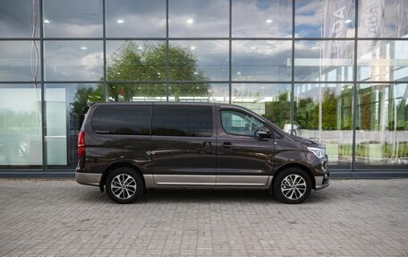 Hyundai Grand Starex Grand Starex I рестайлинг 2, 2020 год, 4 000 000 рублей, 8 фотография