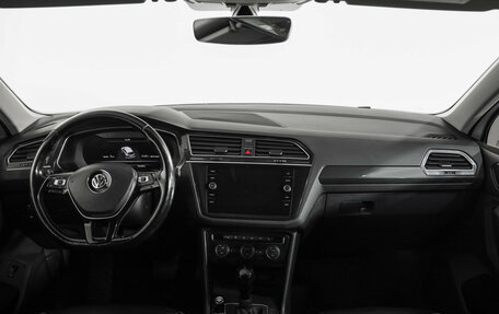Volkswagen Tiguan II, 2018 год, 2 189 000 рублей, 10 фотография