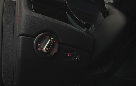 Volkswagen Multivan T6 рестайлинг, 2019 год, 4 600 000 рублей, 16 фотография