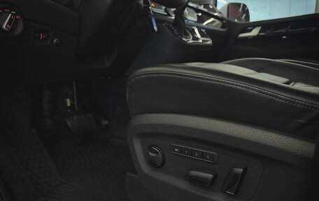 Volkswagen Multivan T6 рестайлинг, 2019 год, 4 600 000 рублей, 15 фотография