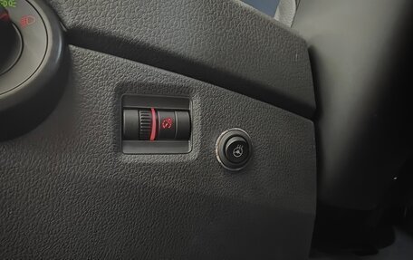 Volkswagen Multivan T6 рестайлинг, 2019 год, 4 600 000 рублей, 18 фотография