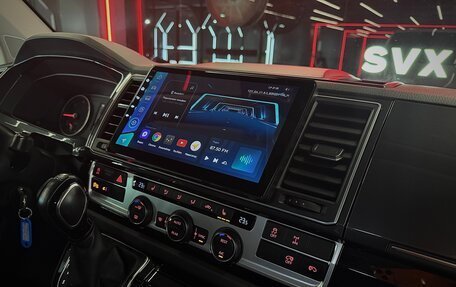 Volkswagen Multivan T6 рестайлинг, 2019 год, 4 600 000 рублей, 28 фотография
