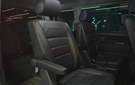 Volkswagen Multivan T6 рестайлинг, 2019 год, 4 600 000 рублей, 31 фотография