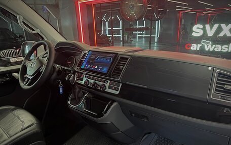 Volkswagen Multivan T6 рестайлинг, 2019 год, 4 600 000 рублей, 26 фотография