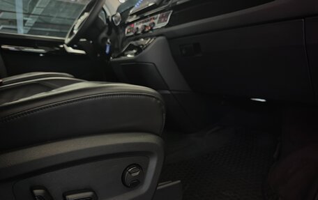 Volkswagen Multivan T6 рестайлинг, 2019 год, 4 600 000 рублей, 27 фотография