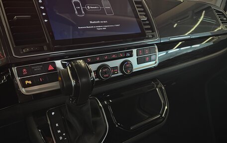 Volkswagen Multivan T6 рестайлинг, 2019 год, 4 600 000 рублей, 21 фотография