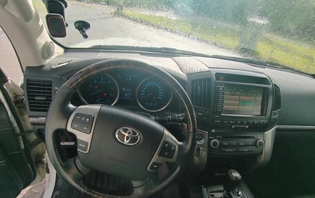 Toyota Land Cruiser 200, 2010 год, 3 100 000 рублей, 10 фотография