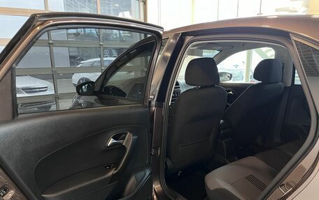 Volkswagen Polo VI (EU Market), 2016 год, 1 000 000 рублей, 24 фотография