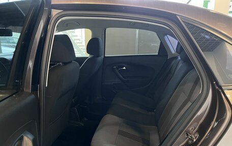 Volkswagen Polo VI (EU Market), 2016 год, 1 000 000 рублей, 23 фотография