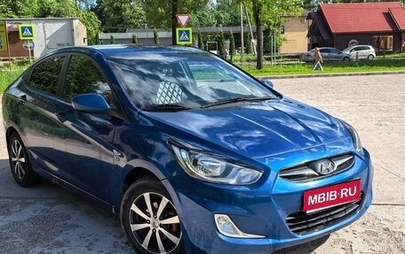 Hyundai Solaris II рестайлинг, 2011 год, 660 000 рублей, 1 фотография