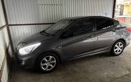 Hyundai Solaris II рестайлинг, 2012 год, 870 000 рублей, 3 фотография