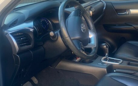 Toyota Hilux VIII, 2015 год, 4 450 000 рублей, 9 фотография