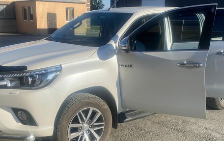 Toyota Hilux VIII, 2015 год, 4 450 000 рублей, 15 фотография