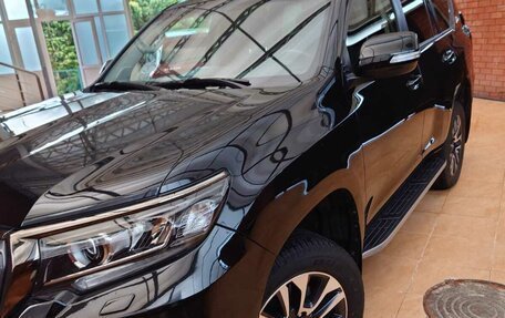 Toyota Land Cruiser Prado 150 рестайлинг 2, 2021 год, 7 300 000 рублей, 3 фотография
