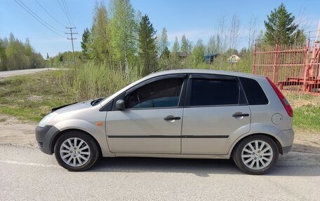 Ford Fiesta, 2004 год, 360 000 рублей, 3 фотография