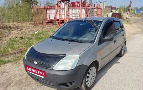 Ford Fiesta, 2004 год, 360 000 рублей, 2 фотография