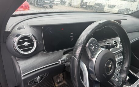 Mercedes-Benz E-Класс, 2019 год, 3 500 000 рублей, 5 фотография