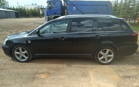Toyota Avensis III рестайлинг, 2005 год, 680 000 рублей, 1 фотография