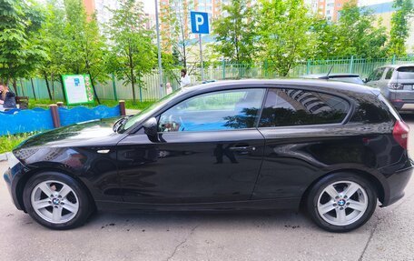 BMW 1 серия, 2011 год, 730 000 рублей, 2 фотография