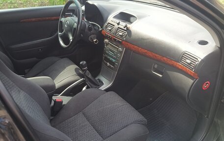 Toyota Avensis III рестайлинг, 2005 год, 680 000 рублей, 5 фотография