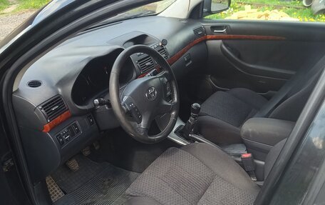 Toyota Avensis III рестайлинг, 2005 год, 680 000 рублей, 6 фотография