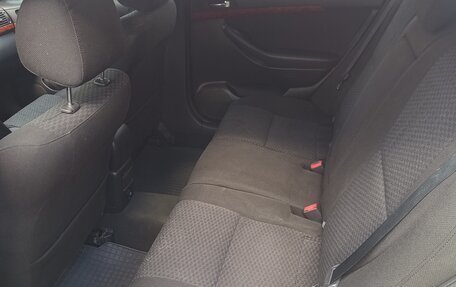 Toyota Avensis III рестайлинг, 2005 год, 680 000 рублей, 7 фотография