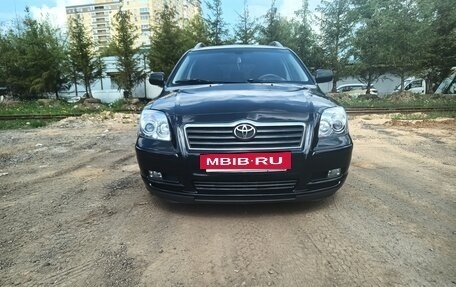 Toyota Avensis III рестайлинг, 2005 год, 680 000 рублей, 2 фотография