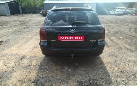 Toyota Avensis III рестайлинг, 2005 год, 680 000 рублей, 4 фотография