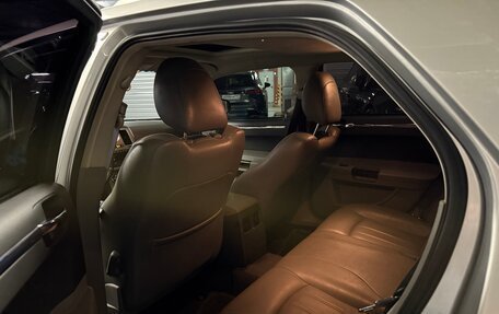 Chrysler 300C II, 2005 год, 1 850 000 рублей, 7 фотография