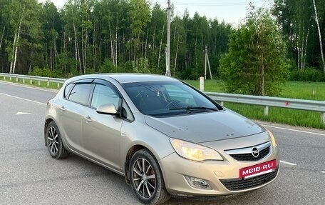 Opel Astra J, 2010 год, 560 000 рублей, 2 фотография